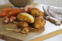 Cenouras com chalotas e batatas — Fotografia de Stock