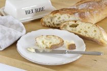 Pan blanco fresco - foto de stock