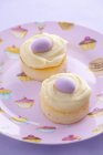 Mini cheesecakes with vanilla custard — Stock Photo