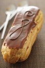 Chocolate eclair on table — Stock Photo