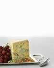 Stilton with grapes and walnuts — Stock Photo