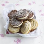 Closeup view of Viennese whirls dusted with icing sugar — Stock Photo