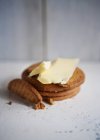 Crackers con formaggio cheddar — Foto stock