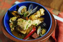 Stufato di pesce con chorizo e cozze — Foto stock