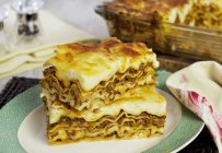 Lasagne con trito e formaggio — Foto stock