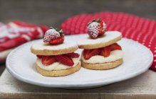Strawberry Shortcakes on plate — Stock Photo
