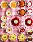 Assorted puddings and mousses — Stock Photo