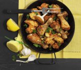 Pollo al ajillo - chicken with garlic in frying pan — Stock Photo