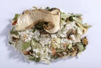 Рис с сушеными грибами свинины — стоковое фото