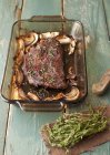 Steak rôti sur le flanc — Photo de stock