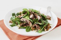 Closeup view of salad with grilled lamb and lentils — Stock Photo