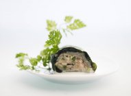 Pesce cappucci - bietole su piatto bianco su sfondo bianco — Foto stock
