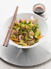 Noodle salad with prawns — Stock Photo