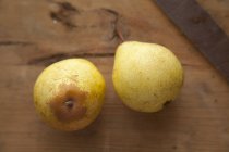 Fresh yellow pears — Stock Photo