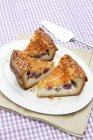 Cheesecake con ciliegie sepolte — Foto stock