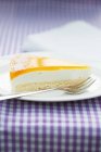 Vanilla cake topped with passion fruit jelly — Stock Photo