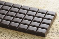 Barra de chocolate escuro — Fotografia de Stock