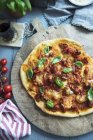Tomato pizza with fresh basil — Stock Photo