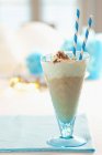 Milkshake au chocolat avec crème glacée vanille — Photo de stock