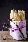 Mazzo di asparagi bianchi — Foto stock