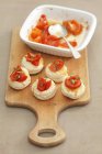 Puff pastry tartlets with cherry tomatoes — Stock Photo