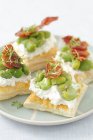 Puff pastry tartlets with ricotta — Stock Photo