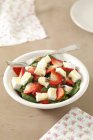 Spinach and strawberry salad — Stock Photo