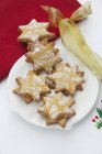 Star-shaped biscuits with cardamom — Stock Photo