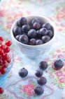 Fresh blueberries in bowl — Stock Photo