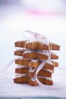 Pile d'étoiles de pain d'épice — Photo de stock