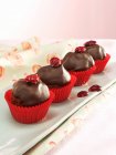 Muffin al cioccolato con bacche — Foto stock