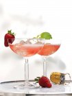 Champagne and strawberry cocktails — Stock Photo
