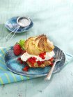 Closeup view of Profiterole with strawberry liqueur and strawberries — Stock Photo