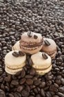 Macaron al caffè e vaniglia — Foto stock