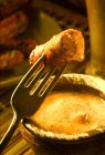 Salsiccia alla griglia su forchetta — Foto stock
