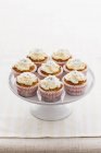 Cupcakes mit Zuckerblumen — Stockfoto