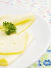 Mantequilla en plato blanco - foto de stock