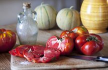 Rodajas de tomates Oxheart - foto de stock