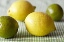 Fresh Lemons and limes — Stock Photo