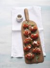 .Bruschetta com tomate e parmesão — Fotografia de Stock