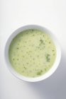 Суп броколі в мисці — стокове фото