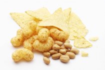 Patatine fritte e arachidi — Foto stock