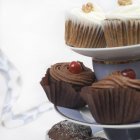 Verschiedene Cupcakes und Muffins — Stockfoto