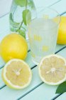 Limonada con menta fresca - foto de stock