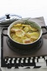 Cuocere le patate con rosmarino — Foto stock