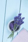 Bund Lavendel und Lavendelseife — Stockfoto