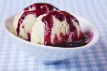Colheres frescas de sorvete — Fotografia de Stock