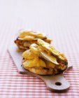 Muffin inglese con mela e cheddar — Foto stock