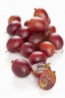Red gooseberries with halves — Stock Photo