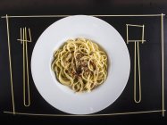Паста-спагетти с карбонарой — стоковое фото